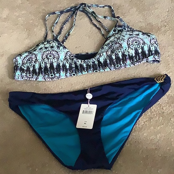 A. Clre’ hipster bikini blue NWT bottom reversible 52$ tag with multicol… - Picture 4 of 14